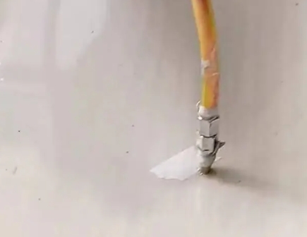 沙河口瓷砖空鼓维修公司专业解答在瓷砖铺贴过程中，如果使用的砂料过粗（如全部使用了粗砂），可能会导致以下问题